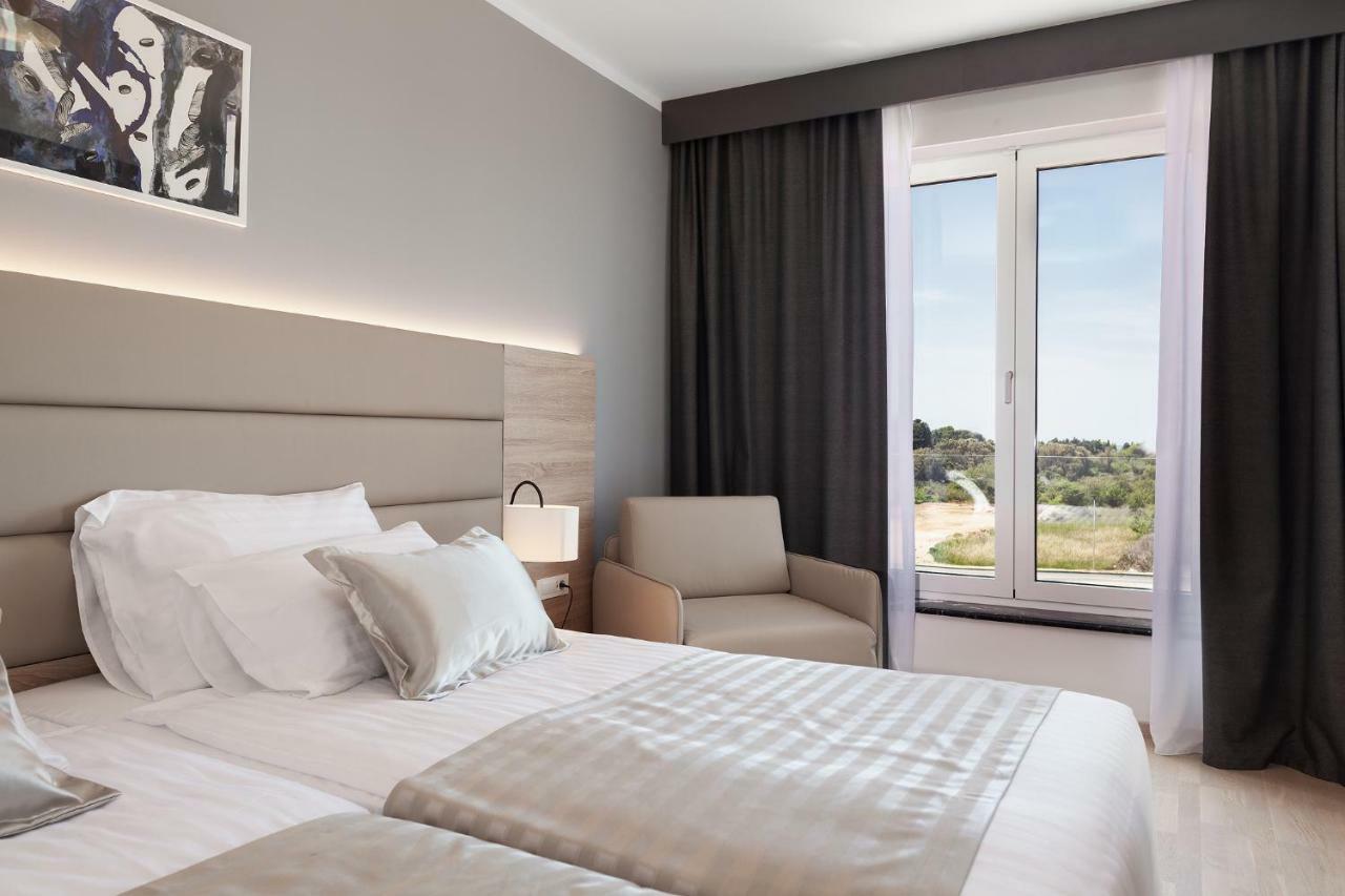 Kaneo Beach Hotel 诺瓦利娅 外观 照片